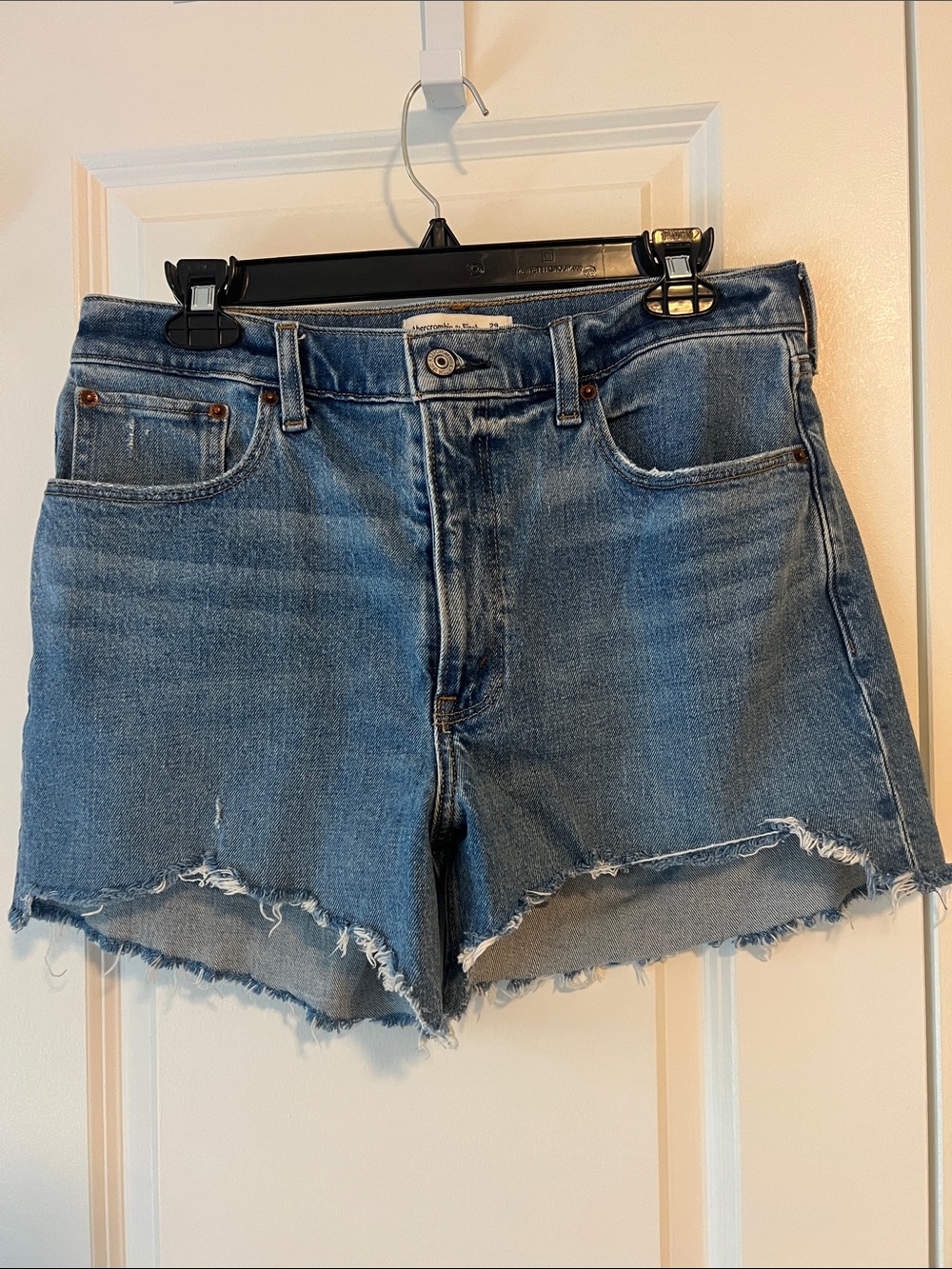 Abercrombie & Fitch The 4” Mom Short